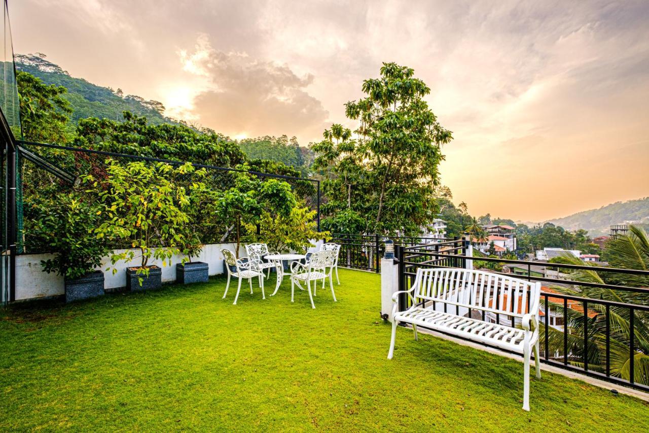 Queens Mount Ridge Hotel